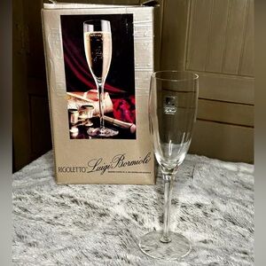 Rigoletto LUIGI BORMIOLI blown crystal flutes.